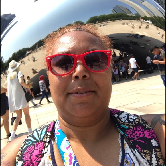 Meet your Posher, Michelle - Picture 1 of 2